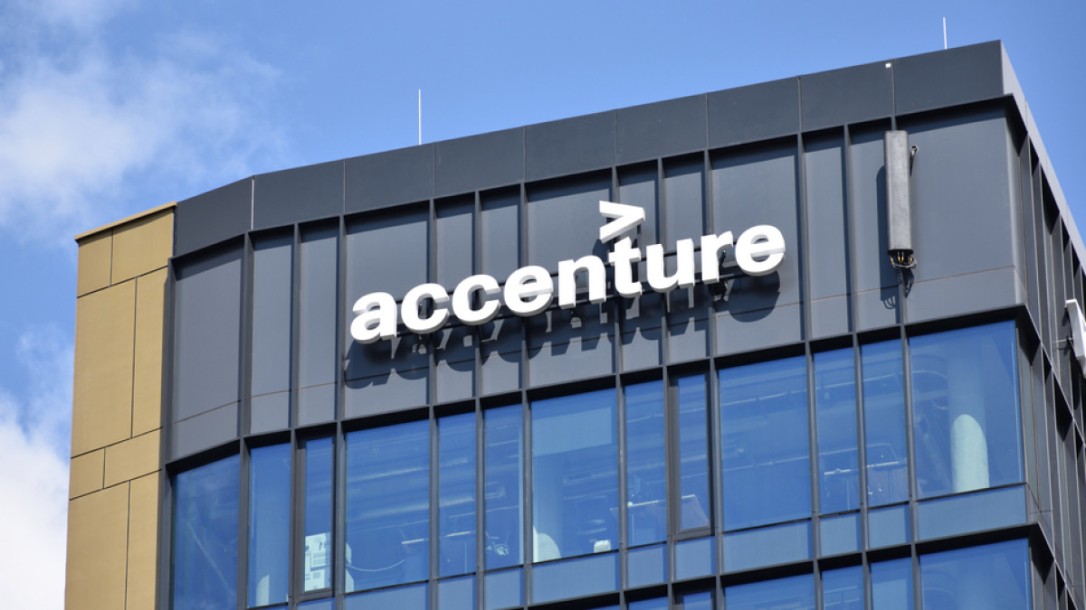 Accenture se suma a la ola de despidos en tecnológicas: eliminará 19.000 empleos