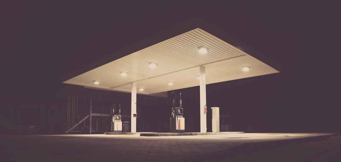 Precios de la gasolina en EE.UU. en el nivel más alto del año, la escasez de oferta pesa